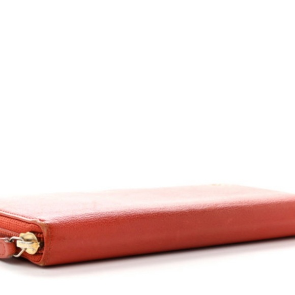 Pre-loved authentic Chanel wallet - Picture 4 of 12